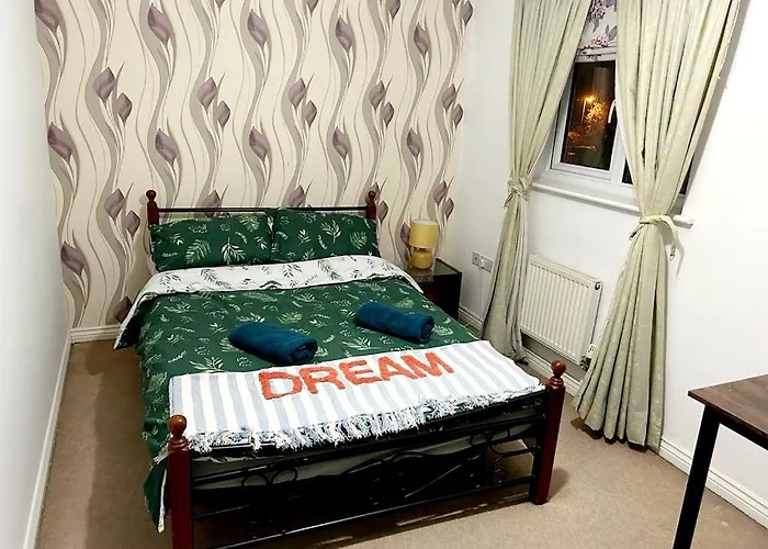 Queens Rooms, A Perfect Stay, Next To Shopping Parks And Central Manchester
