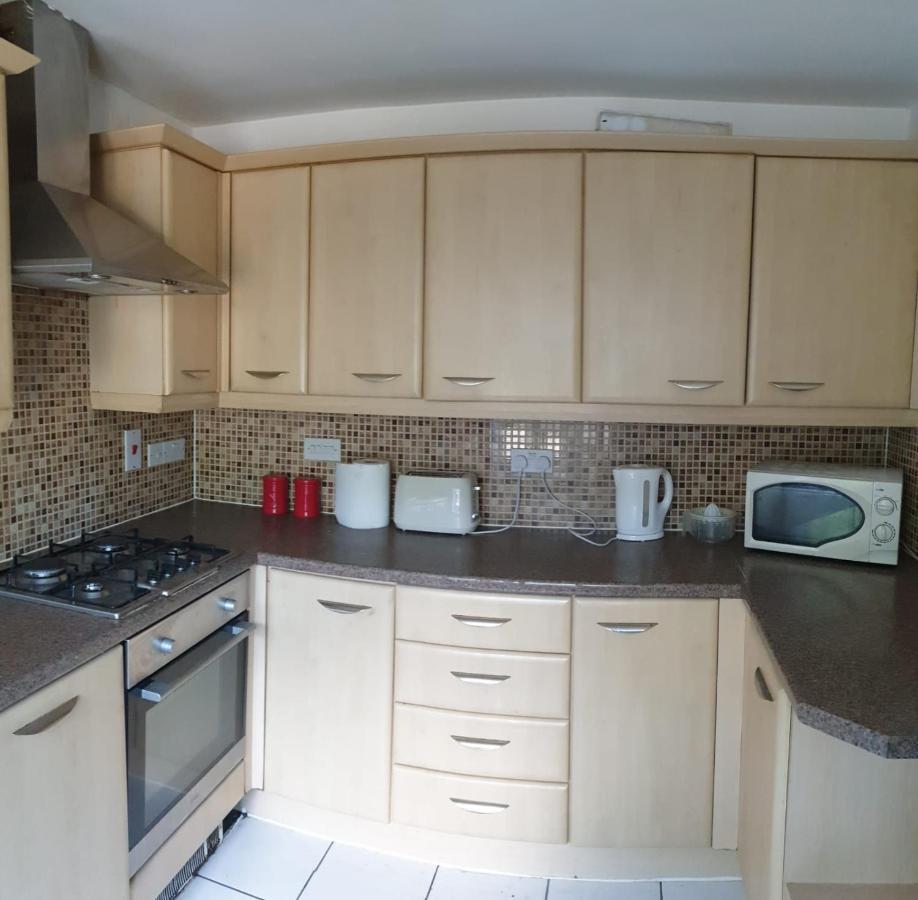 Queens Rooms, A Perfect Stay, Next To Shopping Parks And Central *