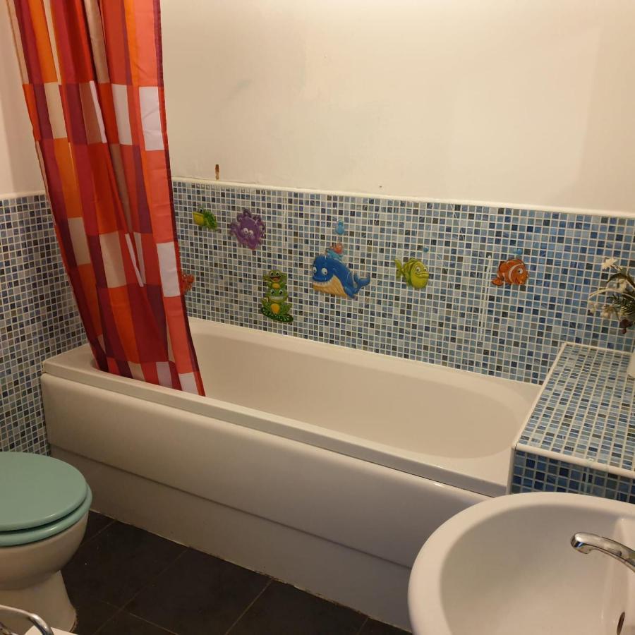 Queens Rooms, A Perfect Stay, Next To Shopping Parks And Central Гостевой дом *