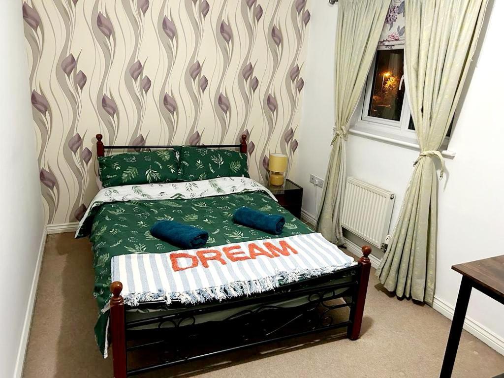 Queens Rooms, A Perfect Stay, Next To Shopping Parks And Central Гостевой дом